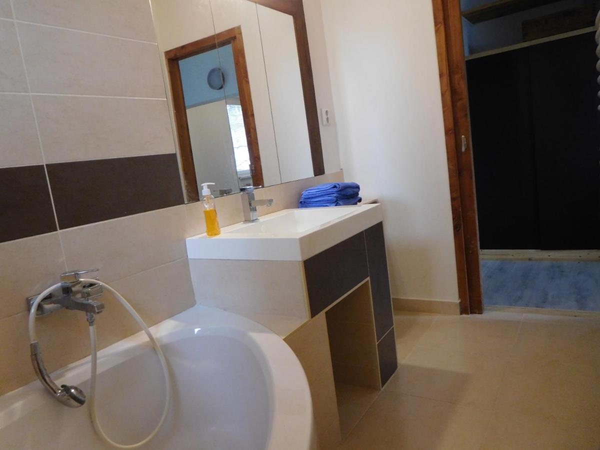 Apartman Hf 리베레츠 외부 사진